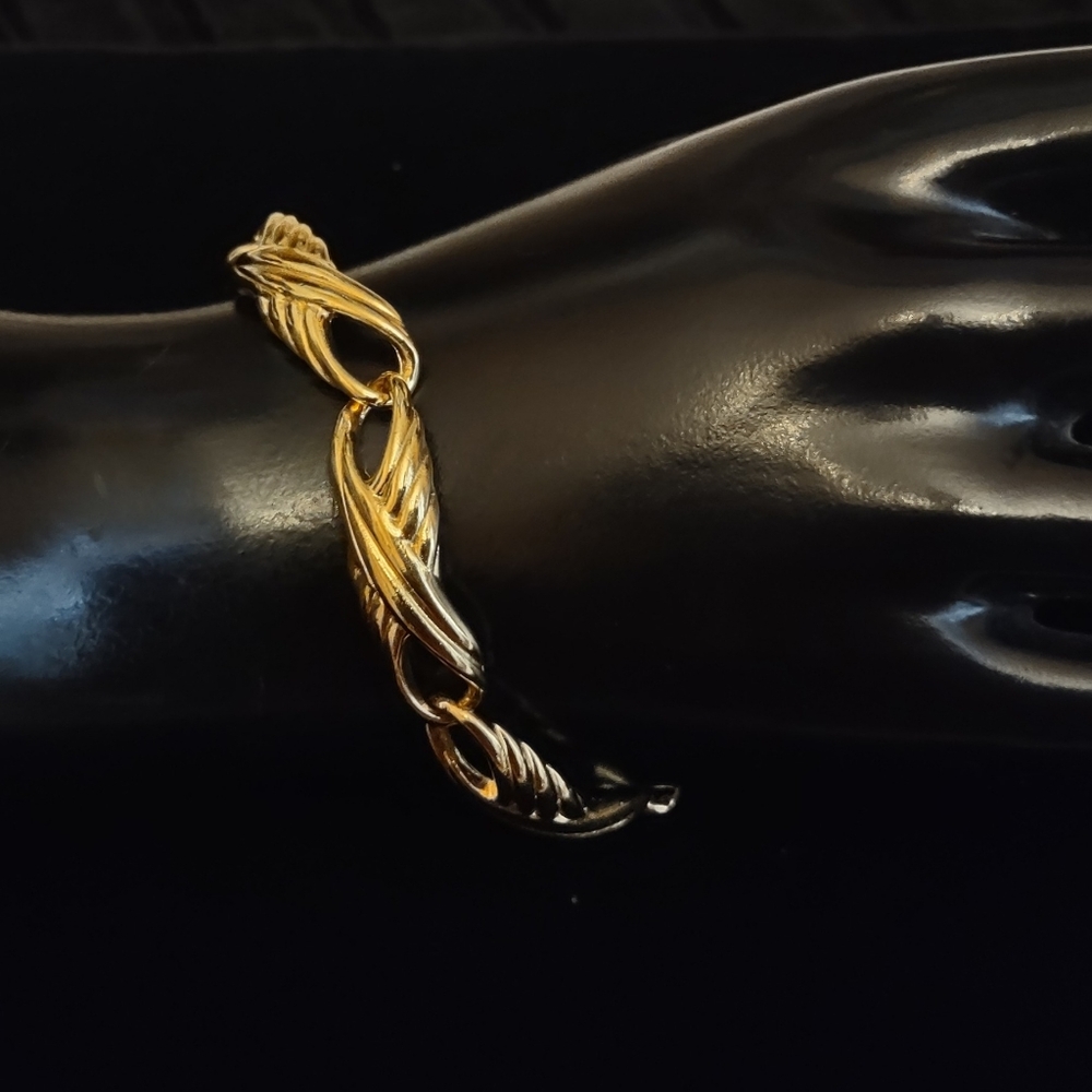 Trifari Elegant Gold-Plated Bracelet - Picture 2 of 6